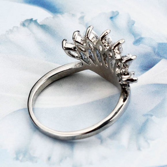 Art Deco Cocktail Ring Size 9 Vintage Cubic Zirconia Silver Rhodium Plated Crown - Picture 10 of 11